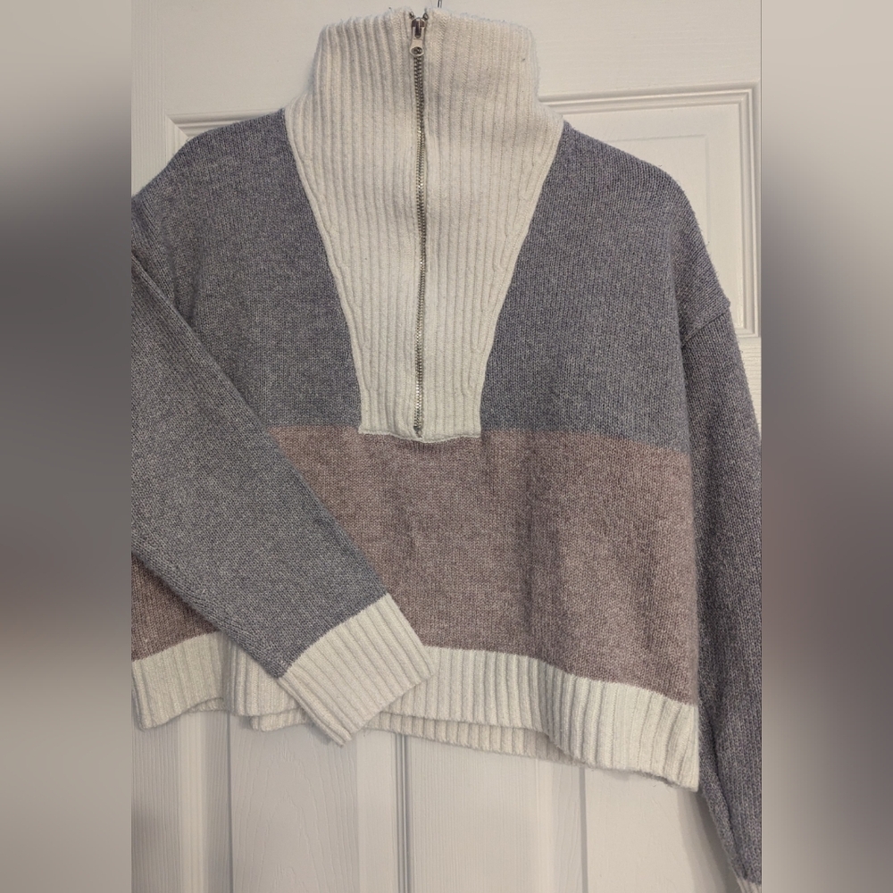 Vestique zip up colorblock sweater